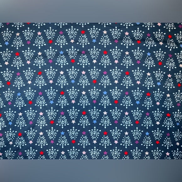 Lands’ End Christmas Tree Long Sleeve - Picture 2 of 10